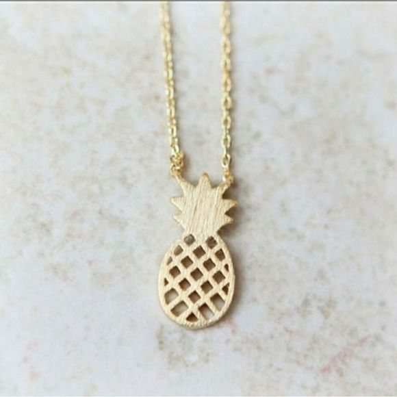 Golden Beautiful Dainty Cutout Pineapple Link Necklace  NWT - Picture 2 of 4